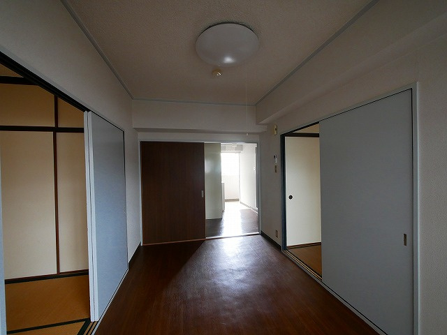 大宮1丁目ビルの洋室