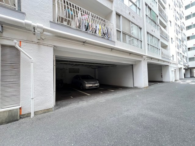 ホワイトハウス穂積の駐車場
