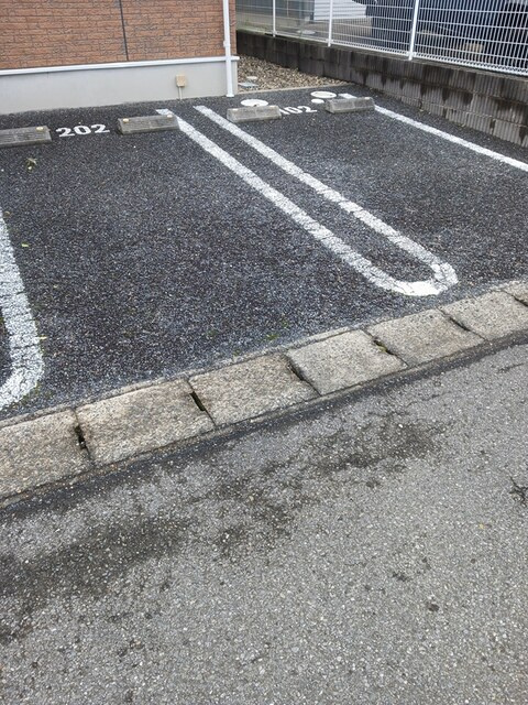 プリモディーネⅡの駐車場