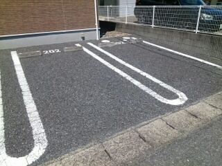 プリモディーネⅡの駐車場