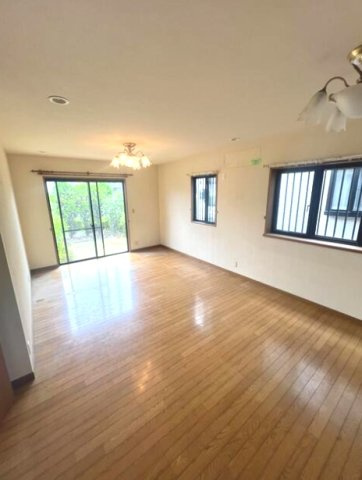 大網白里市みどりが丘2　中古戸建の居間・リビング|内装リフォーム令和8年8月 都市ガス上下水 セキスイハウス施工 軽量鉄骨 車2台