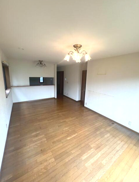 大網白里市みどりが丘2　中古戸建の居間・リビング|内装リフォーム令和8年8月 都市ガス上下水 セキスイハウス施工 軽量鉄骨 車2台