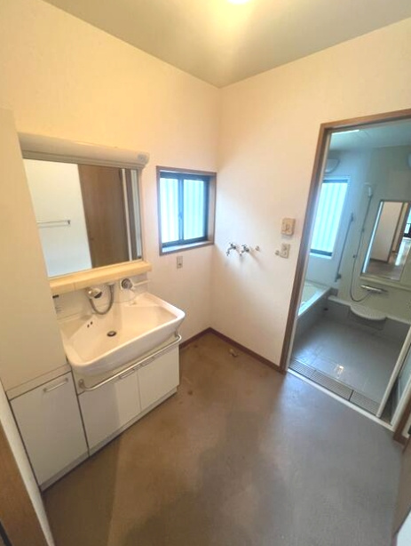 大網白里市みどりが丘2　中古戸建の独立洗面台|内装リフォーム令和8年8月 都市ガス上下水 セキスイハウス施工 軽量鉄骨 車2台