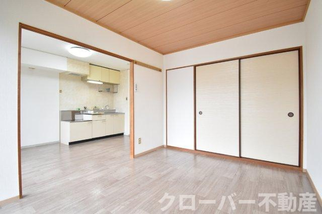 クレセントくばら B棟の居間・リビング|ＬＤＫ１３．５帖