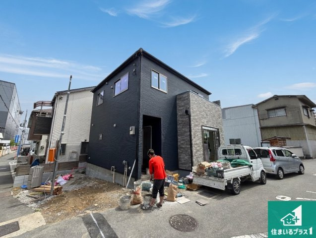 高槻市下田部町　新築一戸建ての外観|周辺は落ち着いた街並みの住宅地！子育てがしやすい住環境です！まだ未完成ですが、現地でしかわからない事もございます。是非一度ご覧ください。