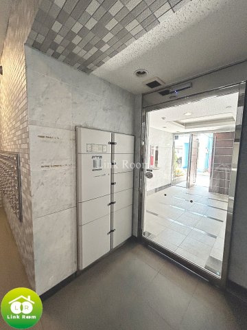 プレール・ドゥーク西大島駅前のロビー