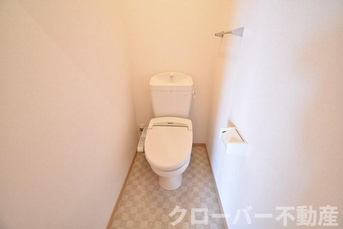 セジュール三条 B棟のトイレ|温水洗浄暖房便座