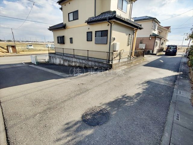 【前面道路含む現地写真】 | 比企郡吉見町久保田 | 開放感のある角地です