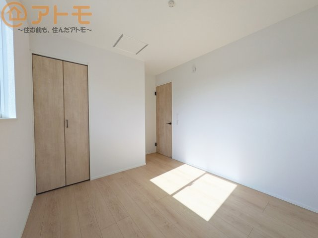 【子供部屋】 | 焼津市石津第1期　新築戸建　全1棟 | 壁と床がシンプルな色合いだからこそ自分だけの空間を作れます♪お部屋作りのイメージは順調でしょうか♪