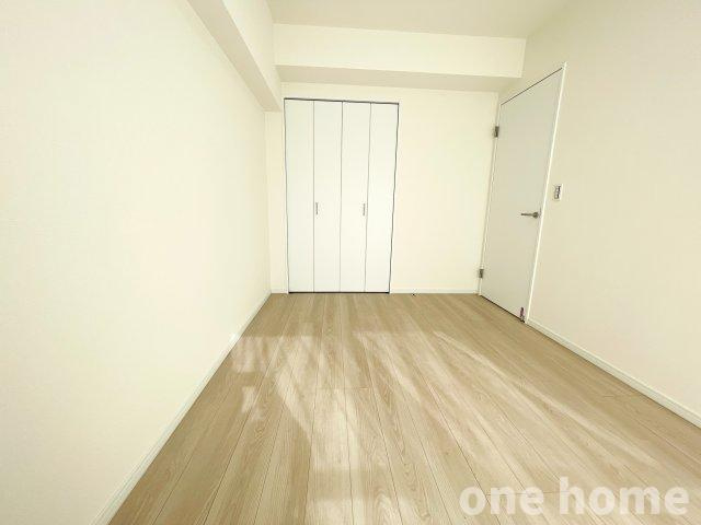 ニュー大阪ハイツの洋室|◆約5.8帖洋室です！南側バルコニーに面した明るいお部屋です！
◆令和7年10月室内フルリフォーム完了！手直しなしでお住まいいただけます！
