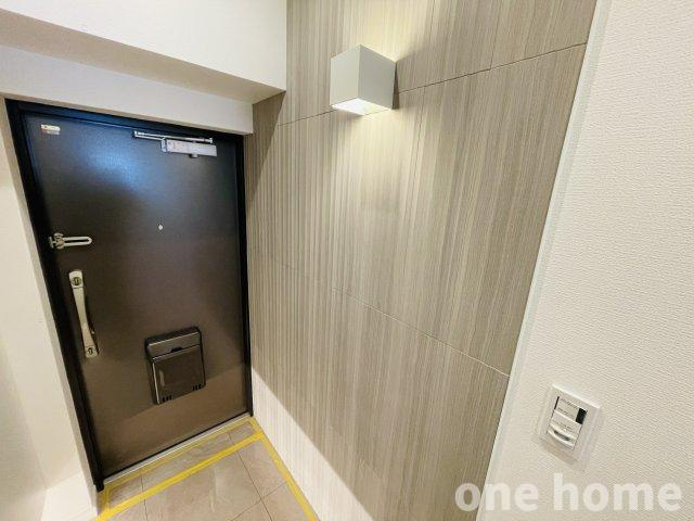 ニュー大阪ハイツの設備|◆玄関にはエコカラットが施され、湿気対策・防臭効果が期待できます♪
◆令和7年10月室内フルリフォーム完了！手直しなしでお住まいいただけます！