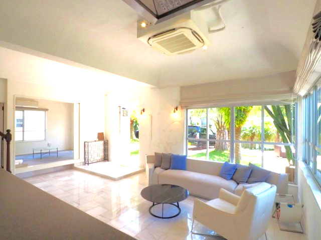 海一望！富士山と相模湾をジャグジーから臨むリゾートハウスのキッチン|キッチン