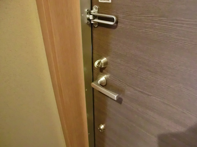 リバーサイドコートのセキュリティ|しっかりとした玄関ドア！