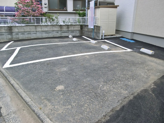 リバーサイドコートの駐車場|駐車スペースです♪