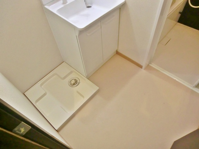 リバーサイドコートの洗面所|脱衣スペースに洗濯機置き場あります♪