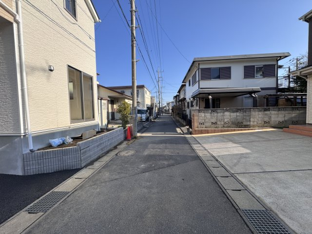 柏市高柳新築戸建【高柳小学校：8分】の前面道路含む現地写真|南側前面道路