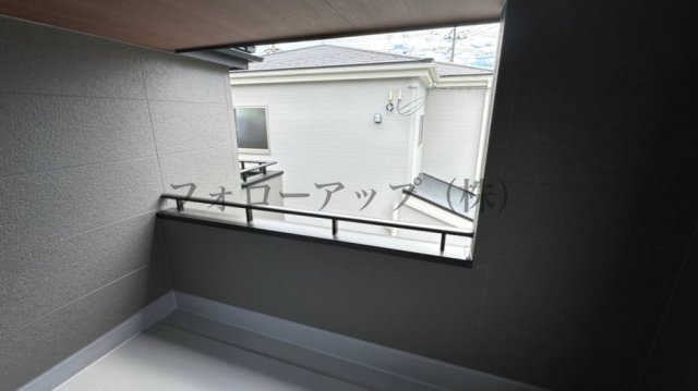 泉佐野市鶴原８期１号棟のバルコニー|外からの目が気にならないバルコニーで洗濯物が干せます