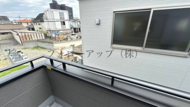 泉佐野市鶴原８期１号棟のバルコニー|外からの目が気にならないバルコニーで洗濯物が干せます