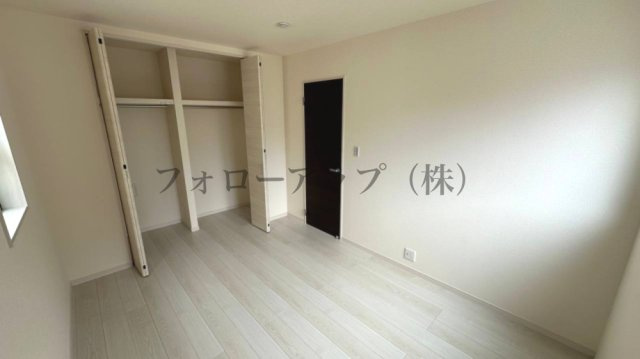 泉佐野市鶴原８期１号棟の洋室|ゆったりした洋室です