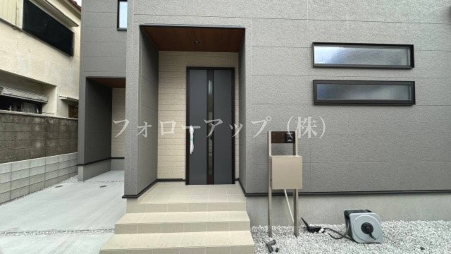 泉佐野市鶴原８期１号棟のエントランス