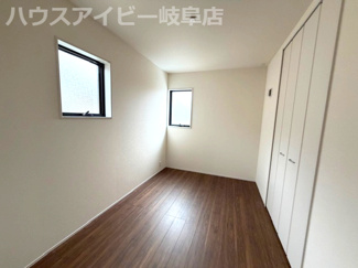 【洋室】 | 岐阜市前一色新築建売限定1邸！ゆとりの広さの5LDK＋WIC！お車並列3台可能！長期優良住宅！ | 岐阜市前一色新築建売限定1邸！ゆとりの広さの5LDK＋WIC！お車並列3台可能！長期優良住宅！