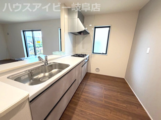 【キッチン】 | 岐阜市前一色新築建売限定1邸！ゆとりの広さの5LDK＋WIC！お車並列3台可能！長期優良住宅！ | 岐阜市前一色新築建売限定1邸！ゆとりの広さの5LDK＋WIC！お車並列3台可能！長期優良住宅！
