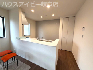【居間・リビング】 | 岐阜市前一色新築建売限定1邸！ゆとりの広さの5LDK＋WIC！お車並列3台可能！長期優良住宅！ | 岐阜市前一色新築建売限定1邸！ゆとりの広さの5LDK＋WIC！お車並列3台可能！長期優良住宅！