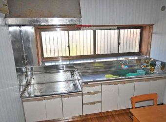 大網白里市南今泉　中古戸建のキッチン|5DK平屋平成元年築＋5DK昭和60年築2階建白里海岸まで徒歩約11分 白里海水浴場徒歩約１分