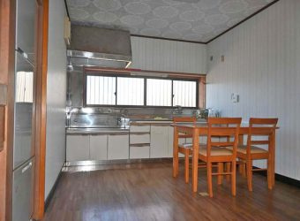 大網白里市南今泉　中古戸建の居間・リビング|5DK平屋平成元年築＋5DK昭和60年築2階建白里海岸まで徒歩約11分 白里海水浴場徒歩約１分