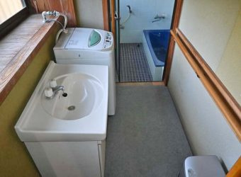 大網白里市南今泉　中古戸建の独立洗面台|5DK平屋平成元年築＋5DK昭和60年築2階建白里海岸まで徒歩約11分 白里海水浴場徒歩約１分