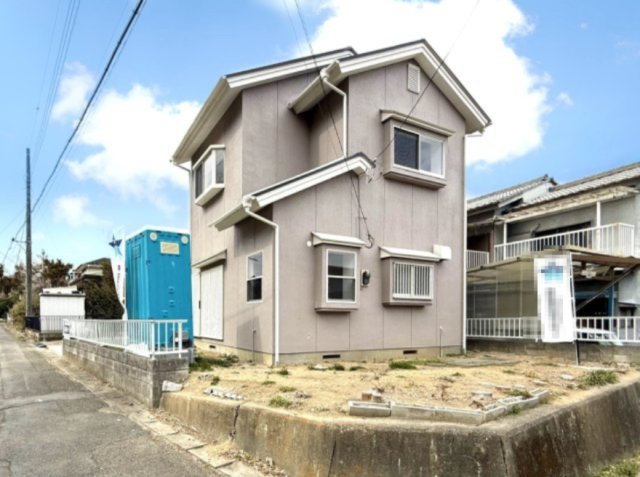 【中古戸建】富岡市相野田1期の外観|■外観｜シャープなデザインが印象的な洗練された外観。格調高く、優雅さ漂う素敵な仕様です♪