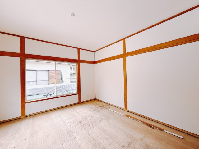 【中古戸建】富岡市相野田1期の和室|■1階和室｜和室を書斎にしたり、冬にはコタツを敷いて家族みんなで年越しをするのもいいですね。家族みんなのお気に入りの空間になります♪
