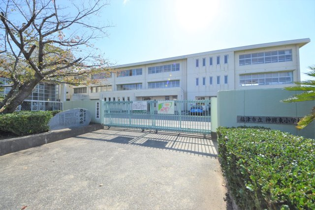 福津市若木台1丁目第2-2棟（1号棟）の周辺|神輿東小学校