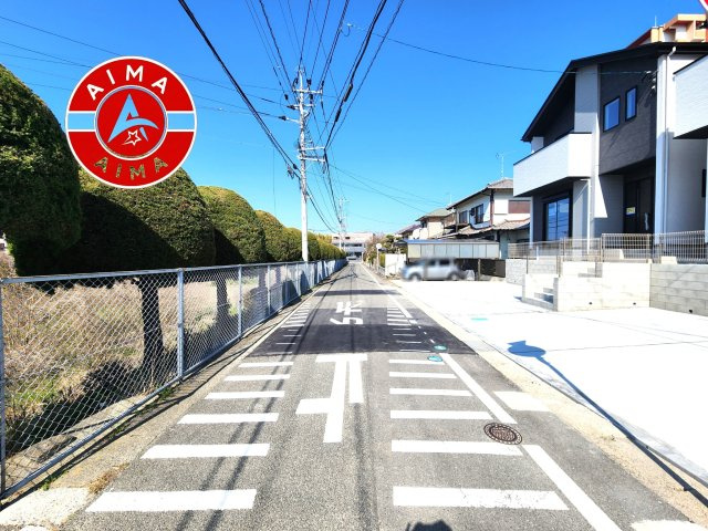 福津市若木台1丁目第2-2棟（1号棟）の外観|前面道路含む現地の写真です。