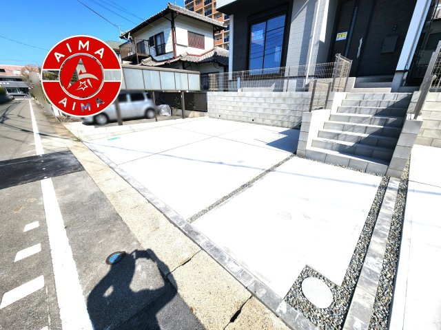 福津市若木台1丁目第2-2棟（1号棟）の外観|広々した駐車場になります。