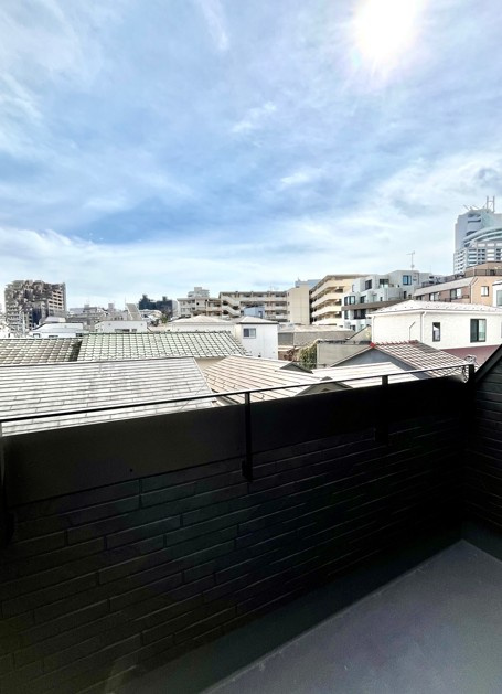 【バルコニー】