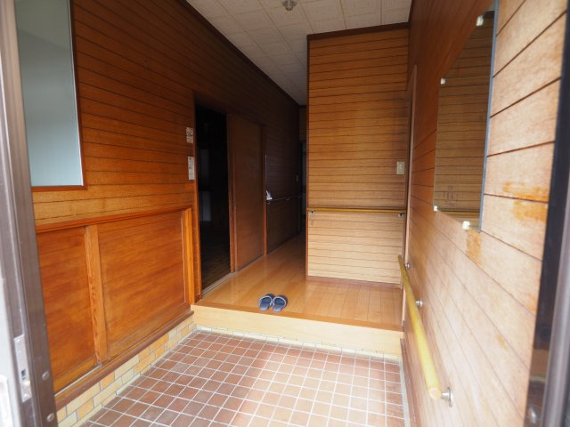 安中中宿貸戸建住宅の玄関