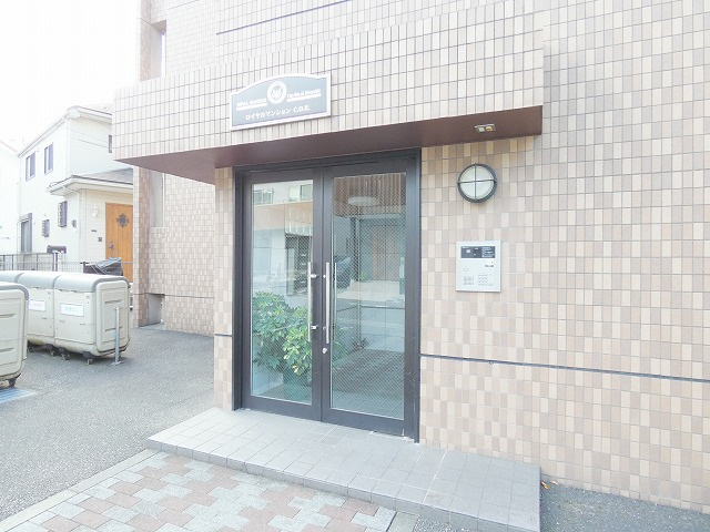 ロイヤルマンションC.O.Rのエントランス