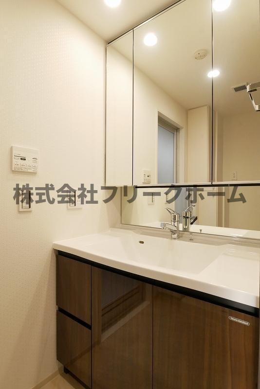 小金井市東町４丁目の賃貸マンションの洗面所