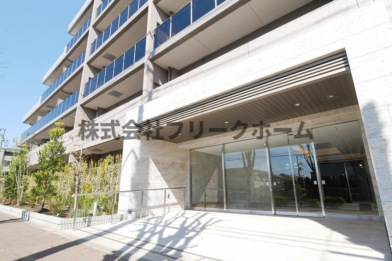小金井市東町４丁目の賃貸マンションのエントランス