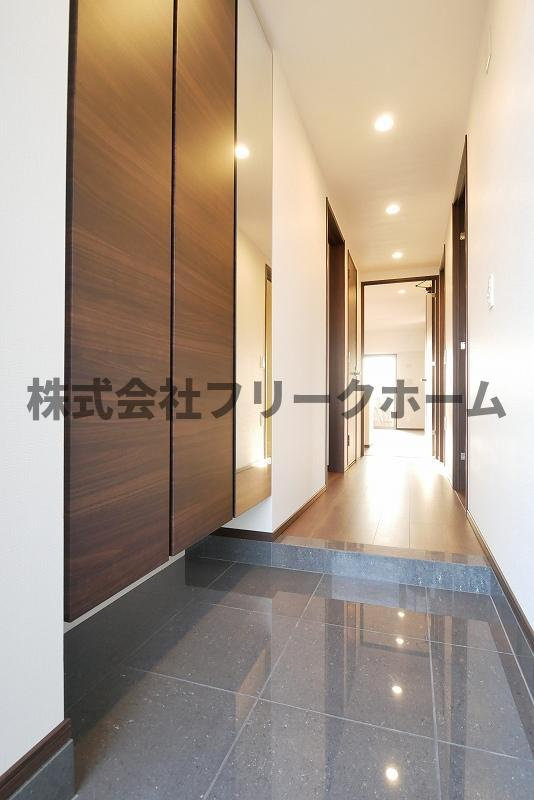 小金井市東町４丁目の賃貸マンションの玄関