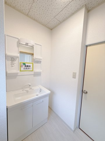 【中古戸建】邑楽郡大泉町朝日　の独立洗面台|■洗面室