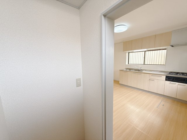 【中古戸建】邑楽郡大泉町朝日　の収納|■パントリー