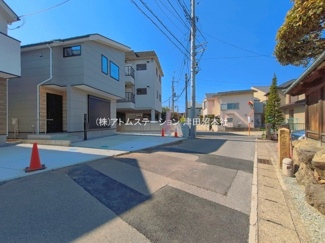【前面道路含む現地写真】