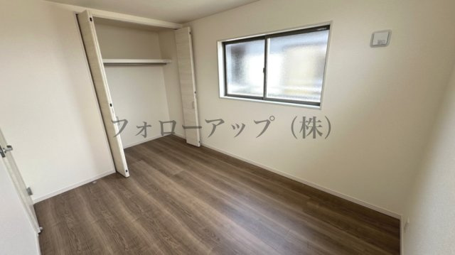 泉佐野市鶴原８期2号棟の洋室|個人の部屋や寝室として使える洋室です
