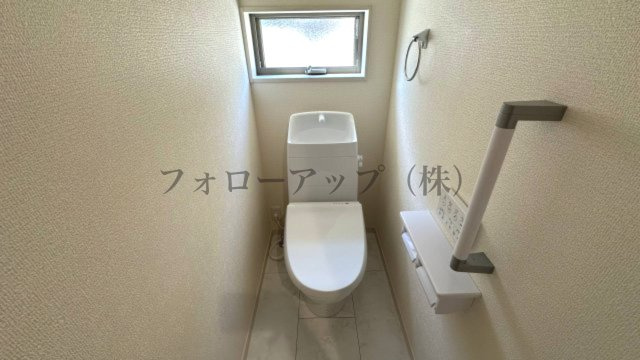 泉佐野市鶴原８期2号棟のトイレ|落ち着いたトイレです