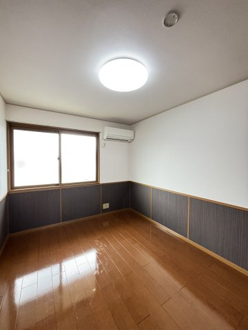 ファミールSの洋室