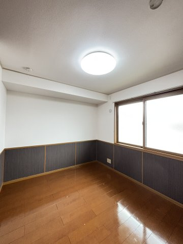 ファミールSの洋室