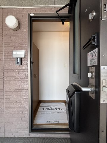 ファミールSの玄関