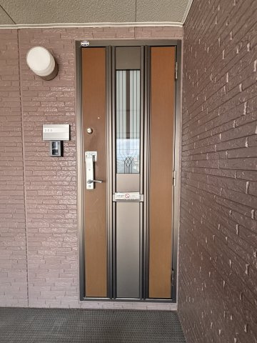 ファミールSの玄関